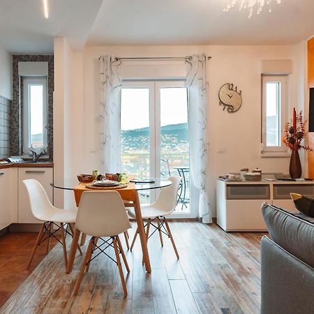 San Giusto Elegante Bilocale Con Balcone E Vista Leilighet Trieste Eksteriør bilde