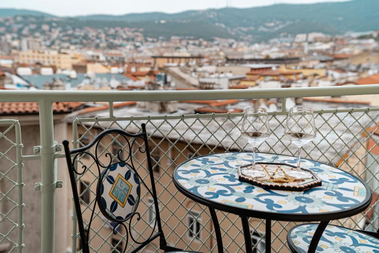 San Giusto Elegante Bilocale Con Balcone E Vista Leilighet Trieste Eksteriør bilde