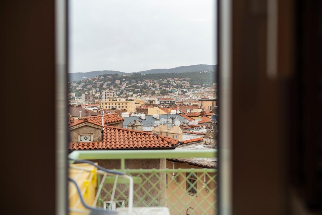 San Giusto Elegante Bilocale Con Balcone E Vista Leilighet Trieste Eksteriør bilde