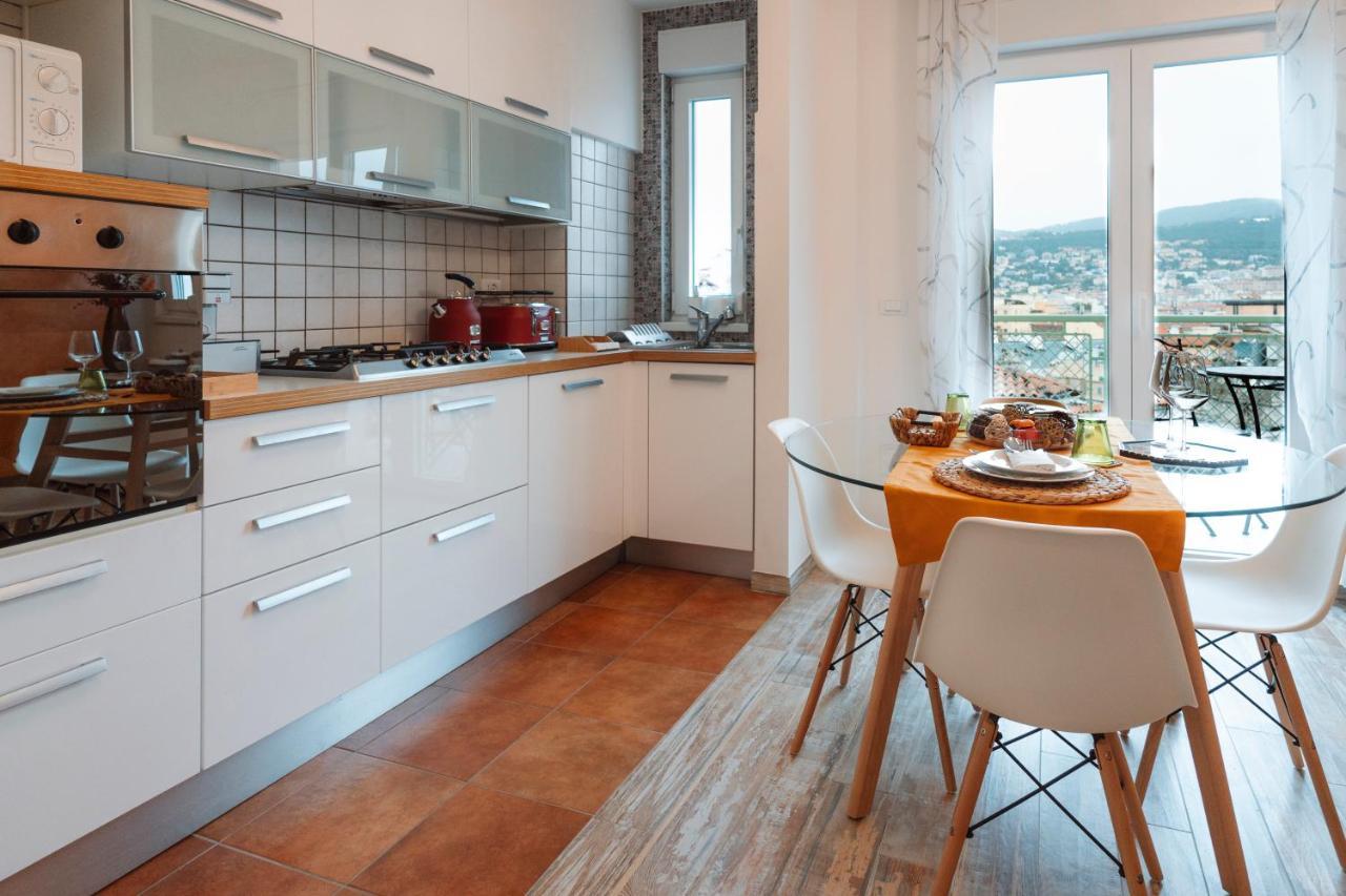 San Giusto Elegante Bilocale Con Balcone E Vista Leilighet Trieste Eksteriør bilde